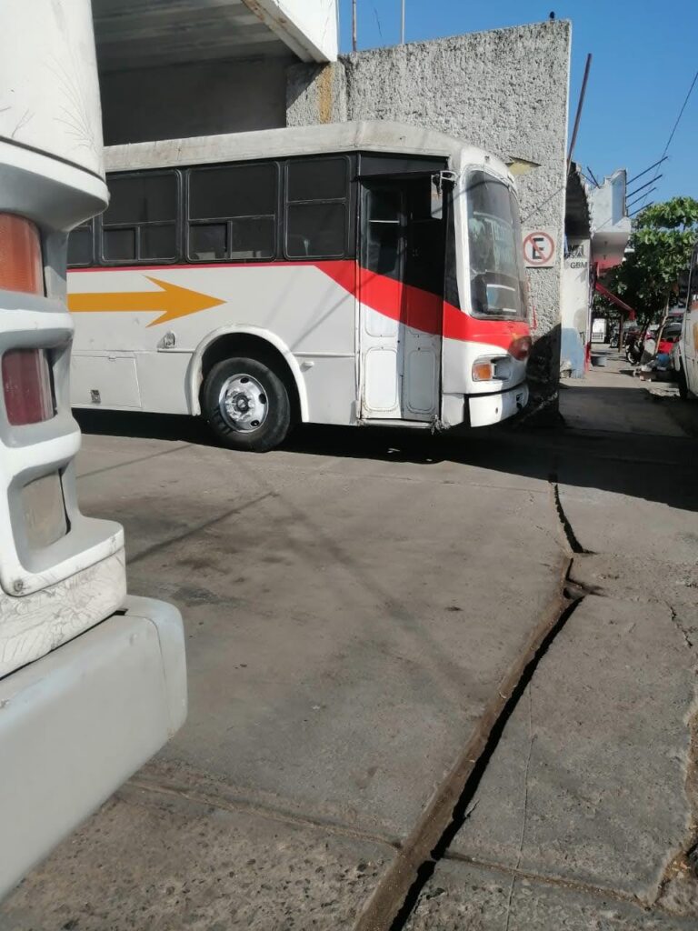 1624 paqueteria flecha amarilla 768x1024