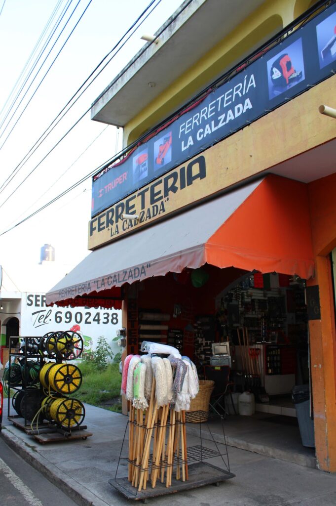 1726 ferreteria la calzada 681x1024