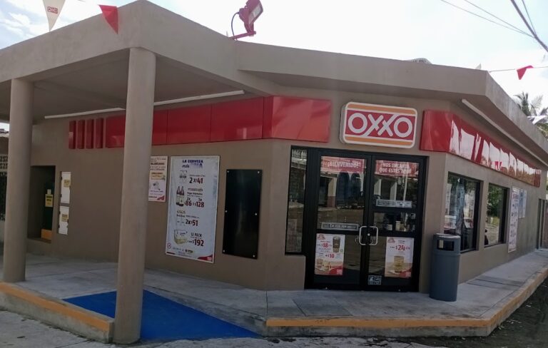2195 oxxo cuyutlan 768x488