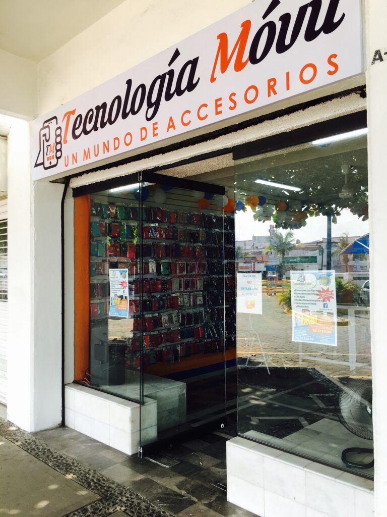 2289 tecnologia movil plaza manzanillo 768x1024