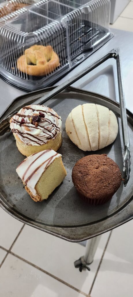 2555 pasteleria knead and roll manzanillo 461x1024