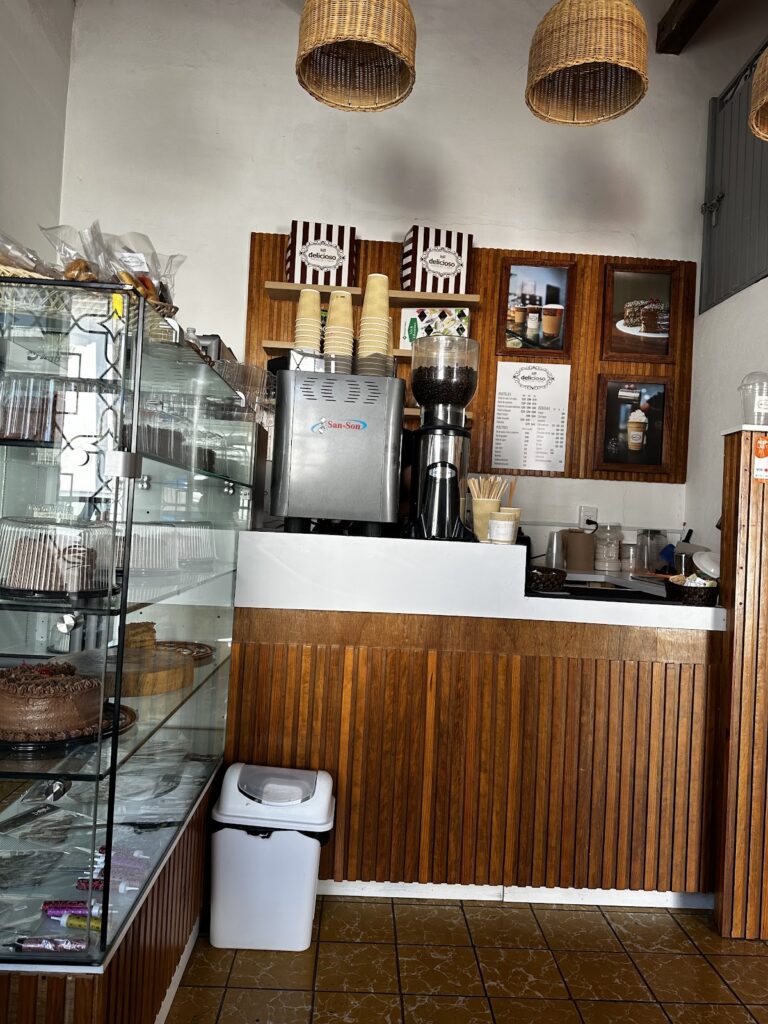 2681 delicioso pasteleria y cafe 768x1024