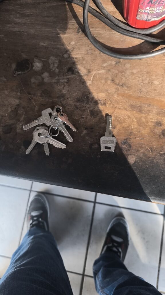 823 el candado cerrajeria 576x1024