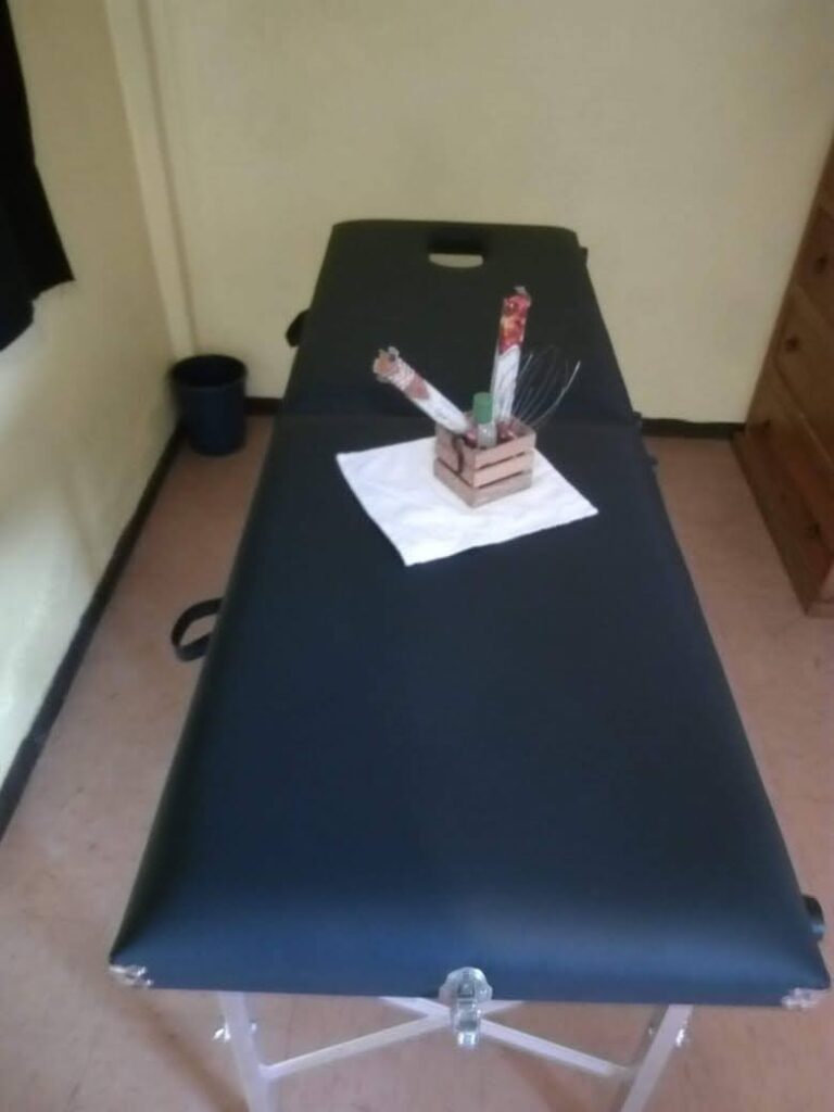 10309 masajes de hombre a hombres 768x1024