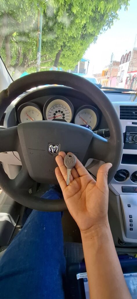 10941 cerrajeria automotriz keys 472x1024
