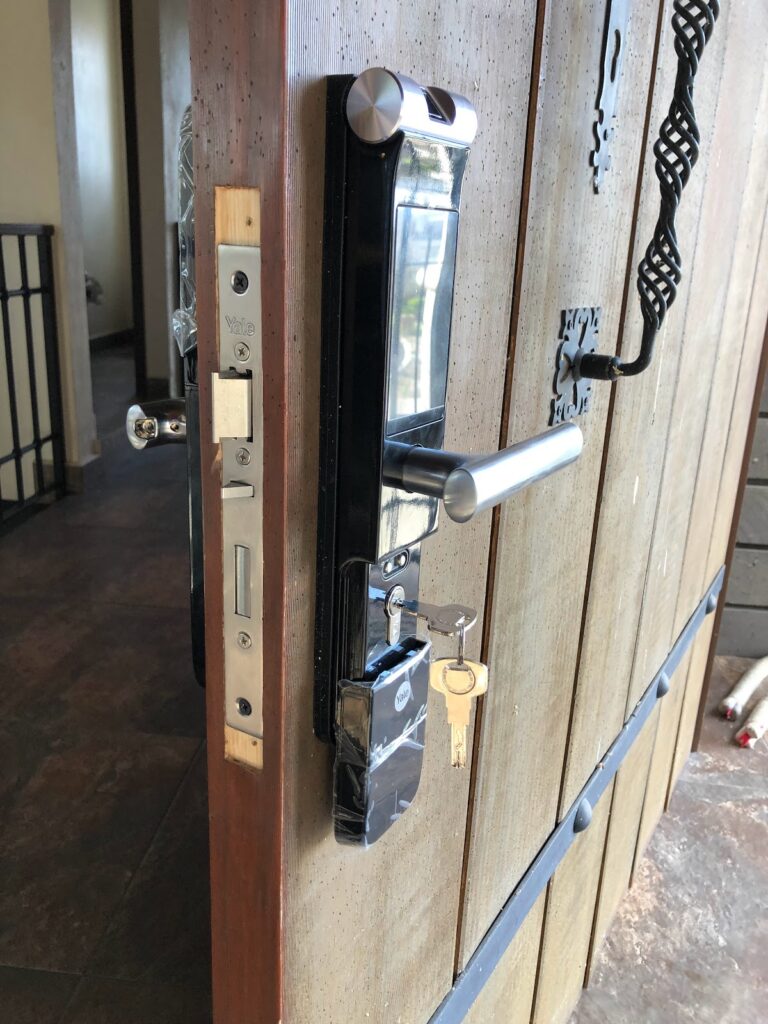 11194 cerrajeria corregidora 24 horas 768x1024