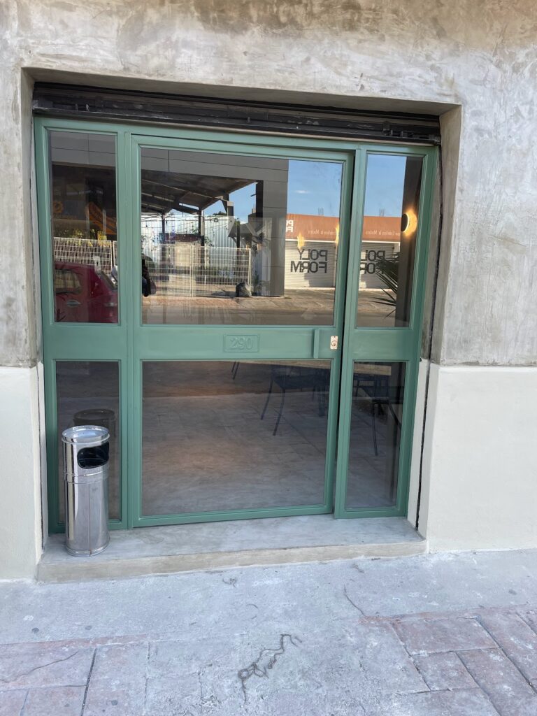 16880 cafe 290 768x1024