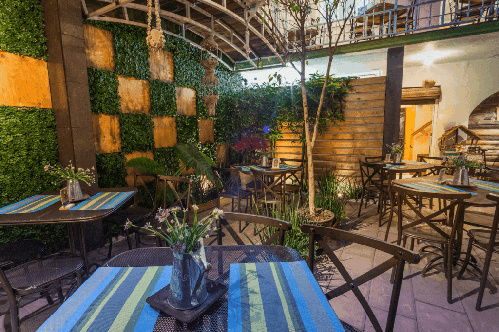 17638 restaurante mandinga terraza jardin 1024x683