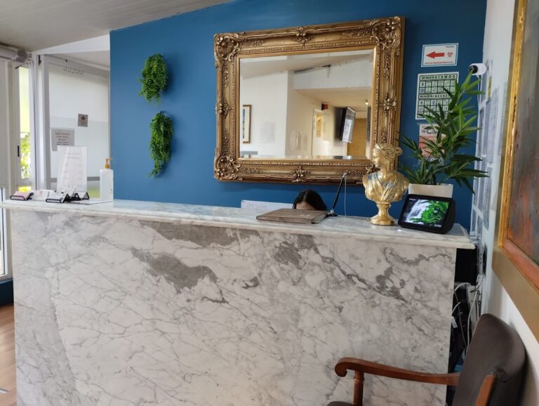 19103 clinica sagrada familia 247 768x578