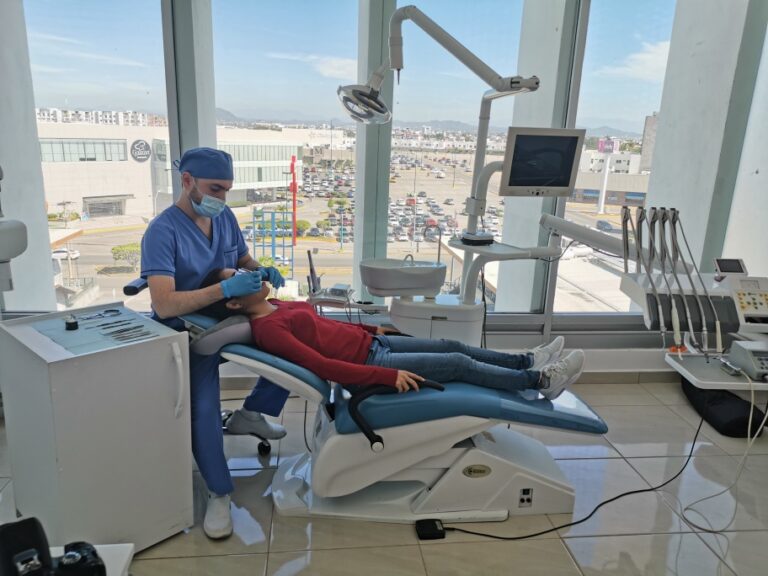 19657 especialista en endodoncia dr. diego martin pantoja 768x576