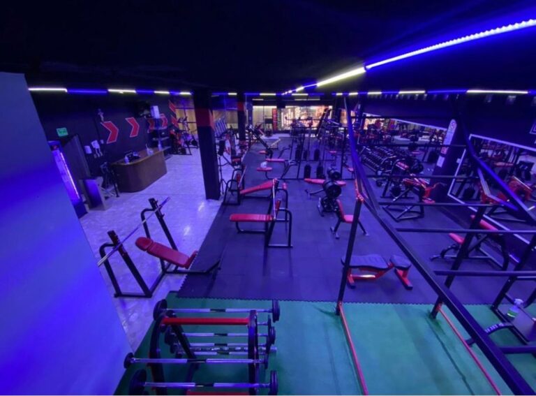 20314 world fitness gym 768x567