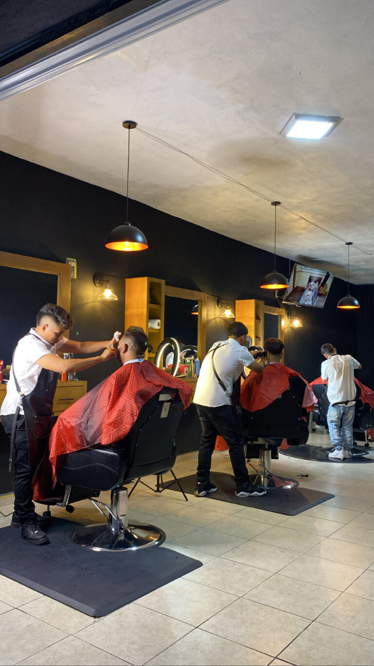 21387 el siempre guapo barber shop 768x1365