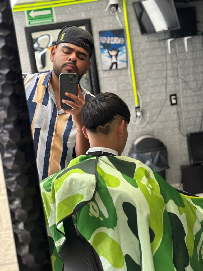 21452 bendecidos barber shop 768x1024