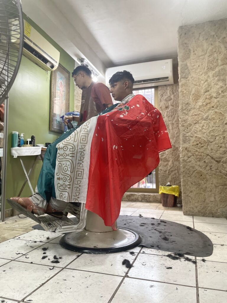 21581 don benja barberia 768x1024