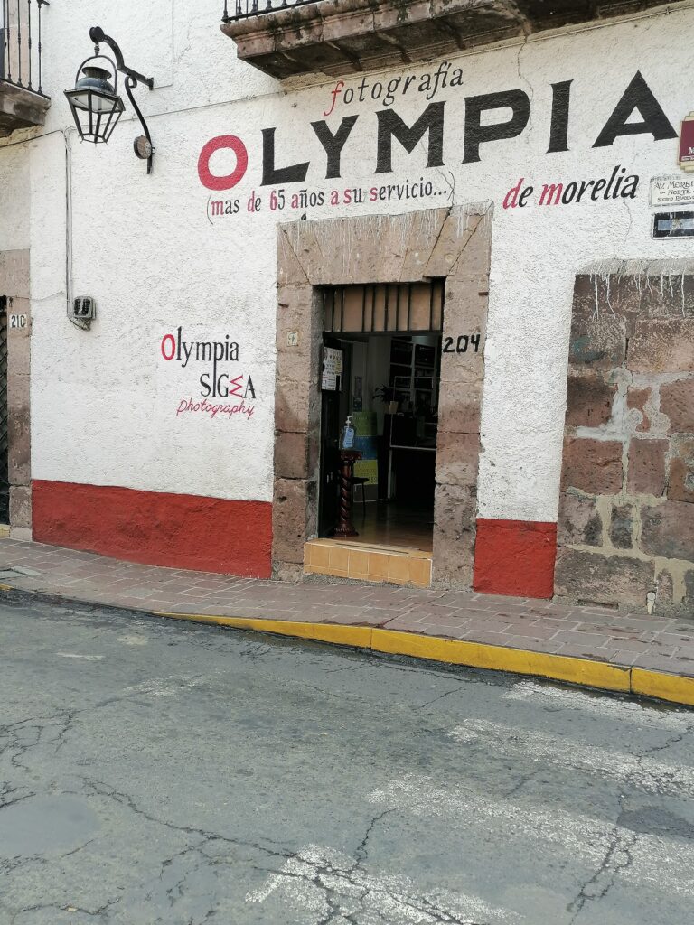 22260 fotografia olympia de morelia la esquina 768x1024