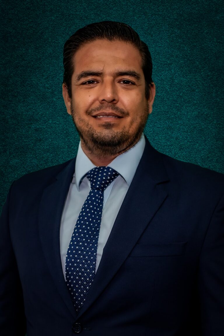 25833 esparzza abogados 768x1153