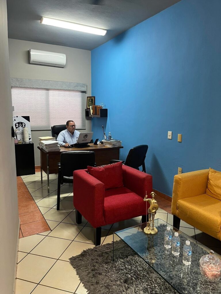 25922 222 abogados 768x1024