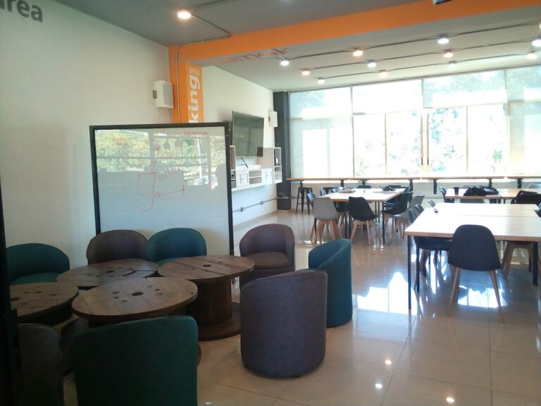 27812 wimeik academy 768x576