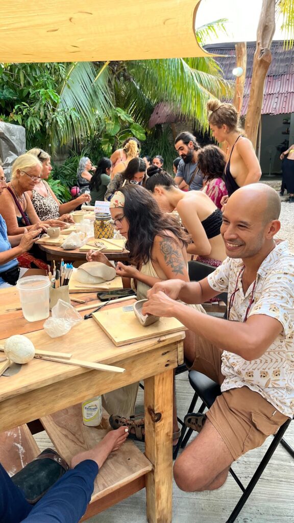 29345 lolas pots 576x1024