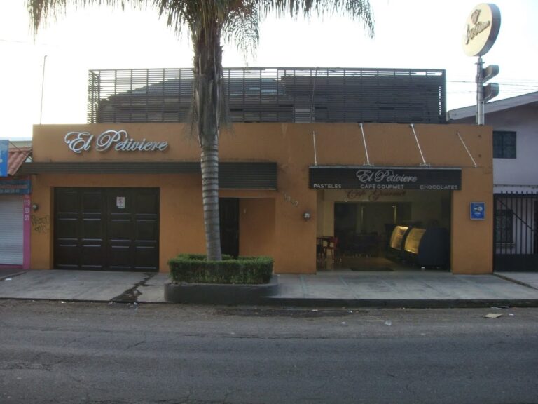 33118 pasteleria y cafe petiviere 768x576