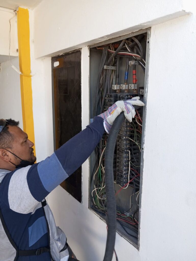 7608 electricista juarez 770x1024