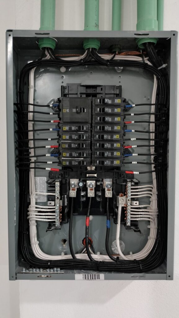 7757 electricista electricistec 577x1024