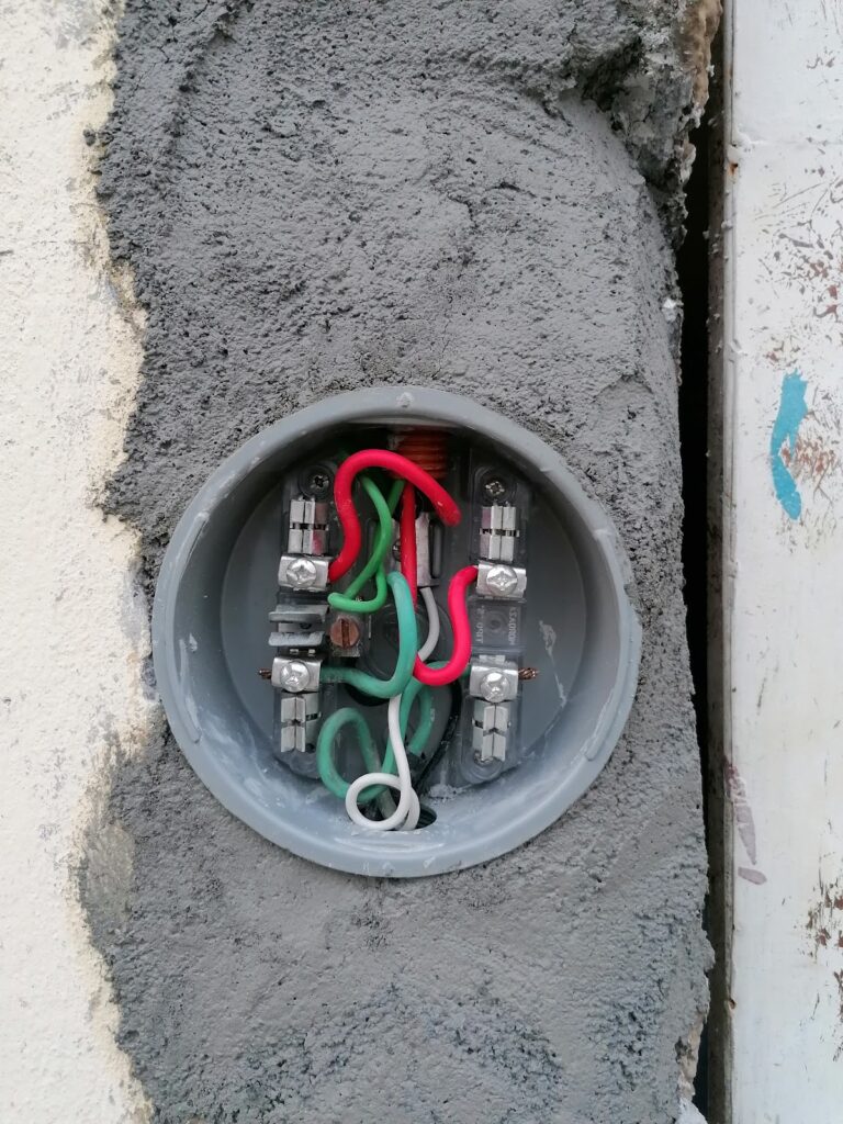 7813 electricista a domicilio 768x1024