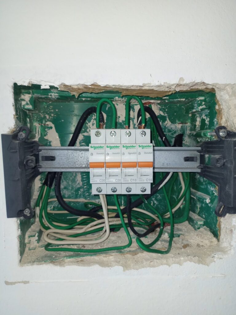 7892 servicios de electricista y plomeria playa del carmen 24 horas 768x1024