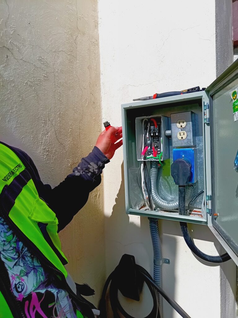 7991 servicios y soluciones electricas torrecilla 768x1024