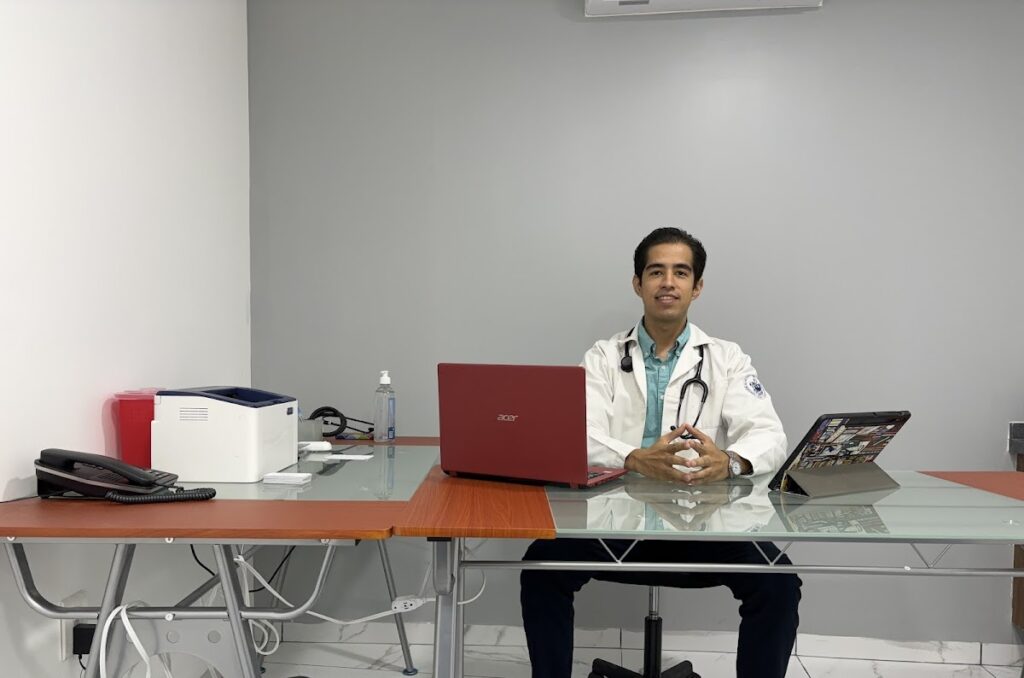 8435 dr. carlos adrian velasquez guevara medico general 1024x678