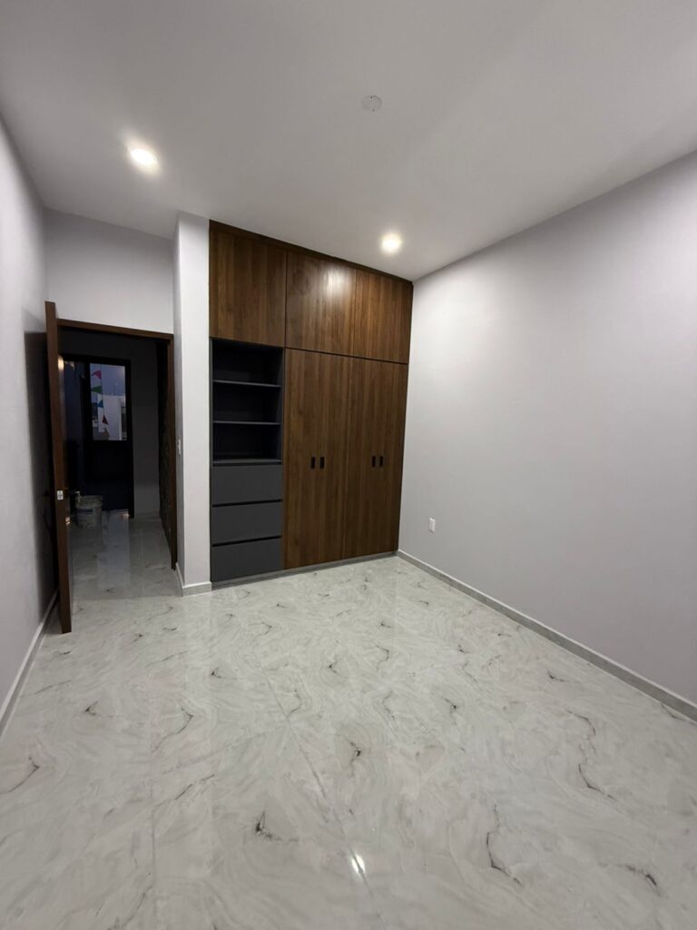 0eb10038 8601 404a bcfa 2b9123493c3e 768x1024