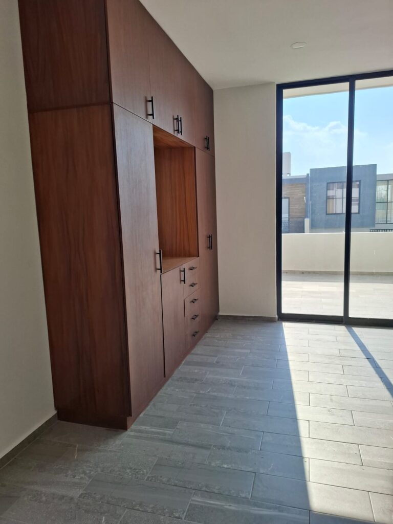 91cd0586 8556 4695 9e1c 5b7b7e15dd34 768x1024